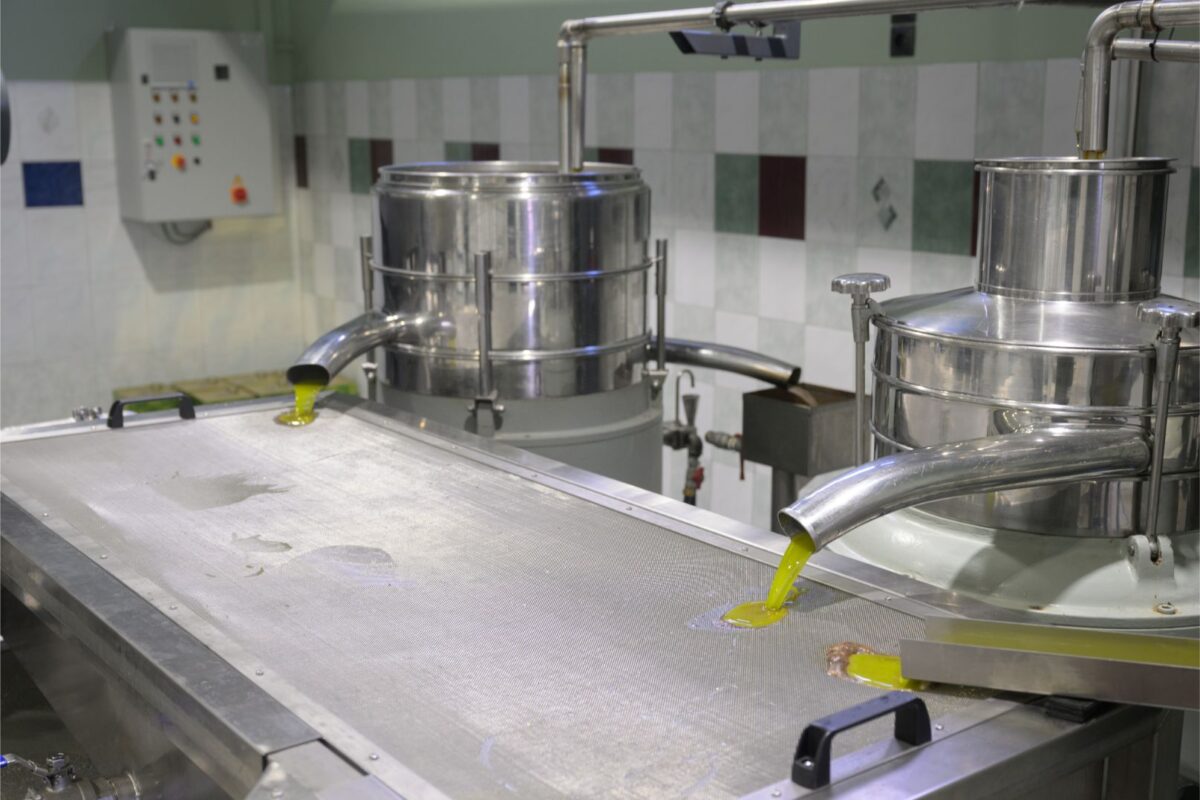ΕΛΑΙΟΤΡΙΒΕΙΟ ΣΤΡΙΣ ΑΜΥΓΔΑΛΙΕΣ